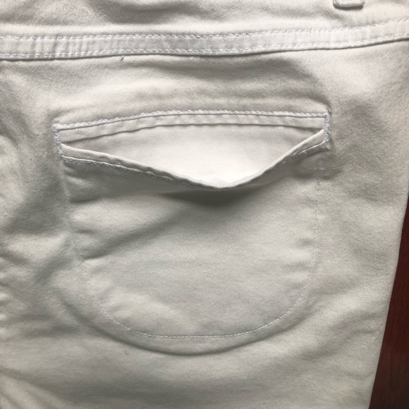 Cleo Cotton Crisp White Belted Shorts size 10P - Picture 9 of 9